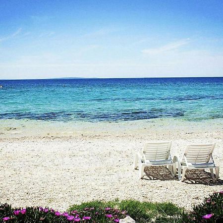 Mobile Home Mediteran Superior By The Pool In Caravan Park Strasko, Novalja Bagian luar foto