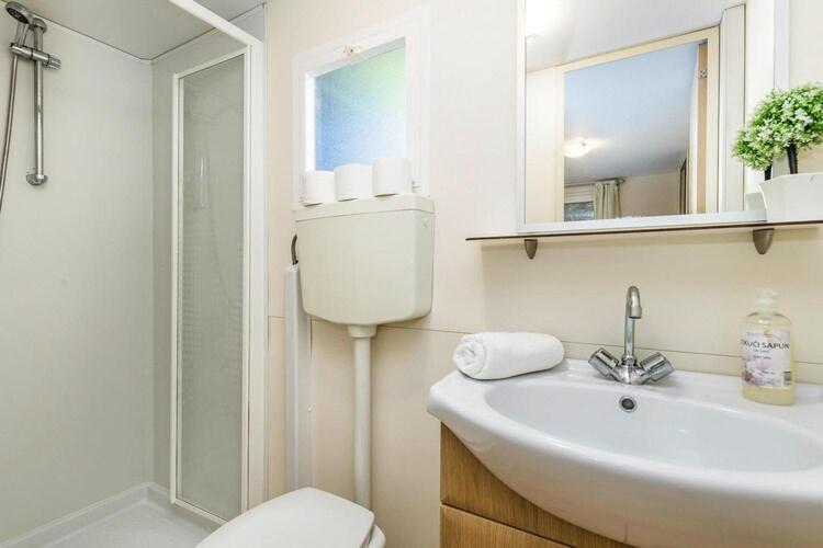 Mobile Home Mediteran Superior By The Pool In Caravan Park Strasko, Novalja Bagian luar foto
