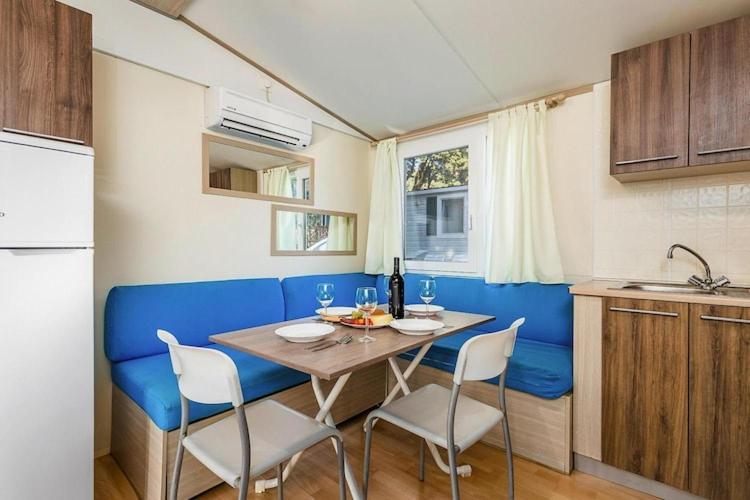 Mobile Home Mediteran Superior By The Pool In Caravan Park Strasko, Novalja Bagian luar foto