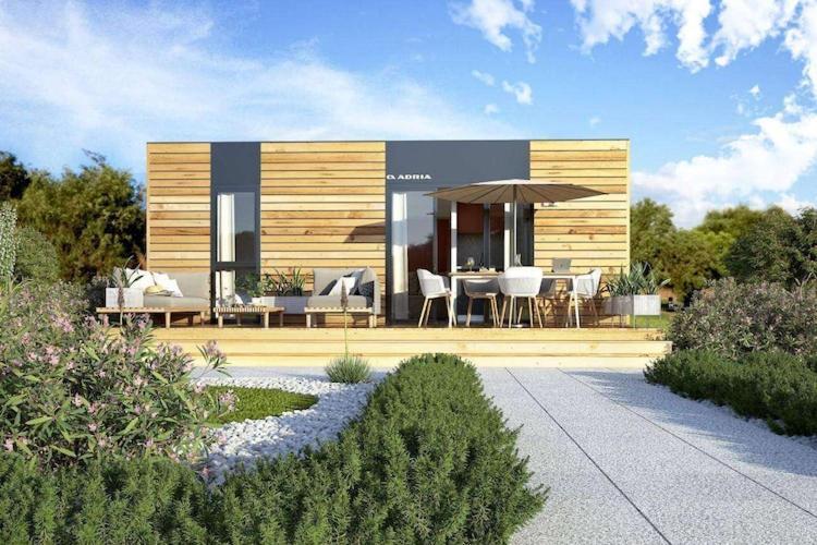 Mobile Home Mediteran Superior By The Pool In Caravan Park Strasko, Novalja Bagian luar foto