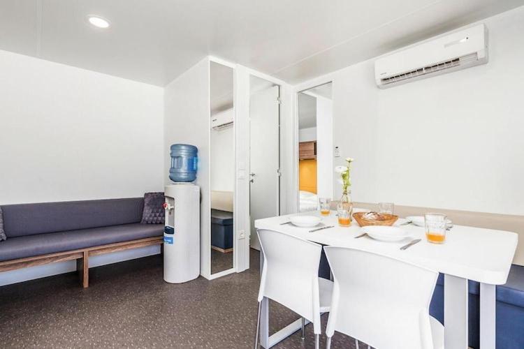 Mobile Home Mediteran Superior By The Pool In Caravan Park Strasko, Novalja Bagian luar foto