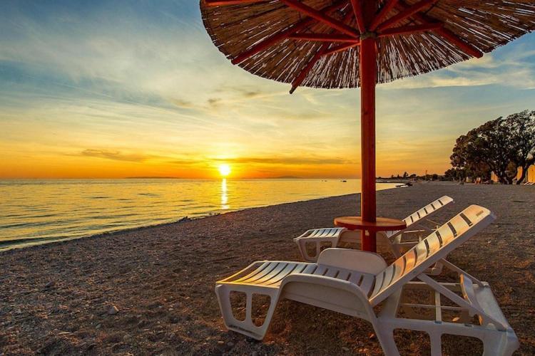 Mobile Home Mediteran Superior By The Pool In Caravan Park Strasko, Novalja Bagian luar foto