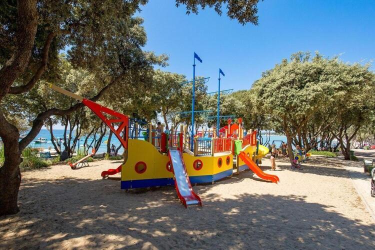 Mobile Home Mediteran Superior By The Pool In Caravan Park Strasko, Novalja Bagian luar foto