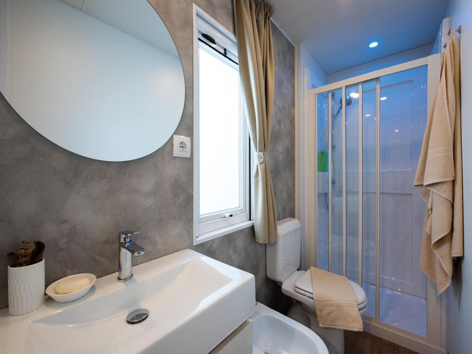 Mobile Home Mediteran Superior By The Pool In Caravan Park Strasko, Novalja Bagian luar foto
