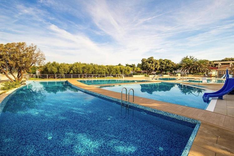 Mobile Home Mediteran Superior By The Pool In Caravan Park Strasko, Novalja Bagian luar foto