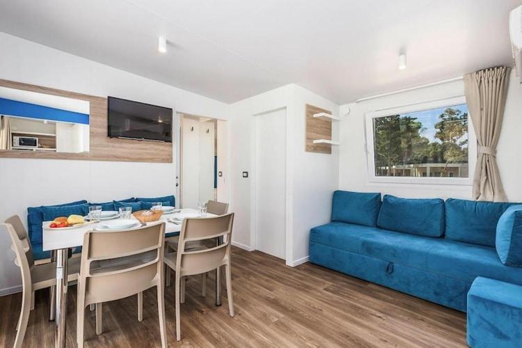 Mobile Home Mediteran Superior By The Pool In Caravan Park Strasko, Novalja Bagian luar foto