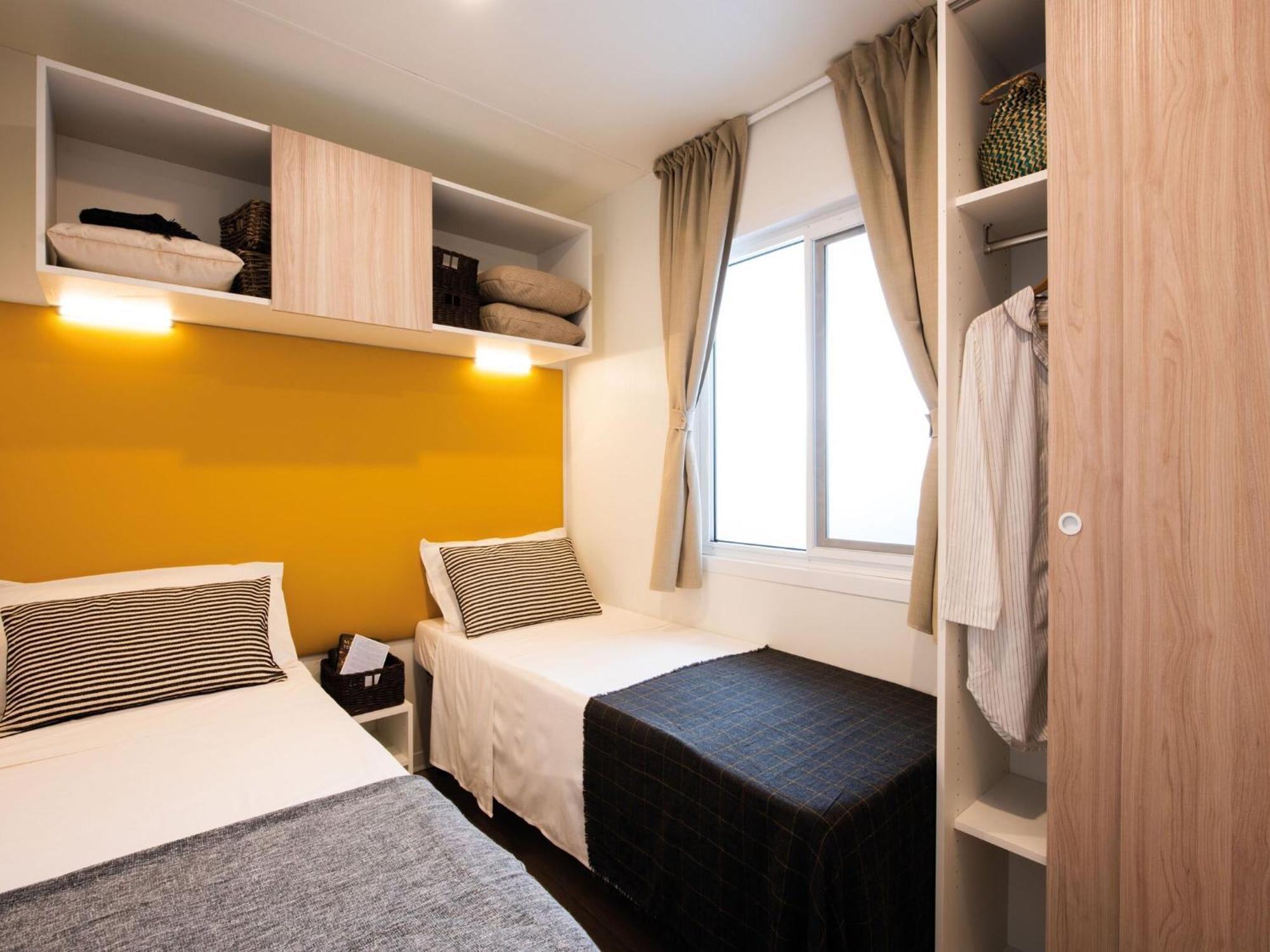 Mobile Home Mediteran Superior By The Pool In Caravan Park Strasko, Novalja Bagian luar foto