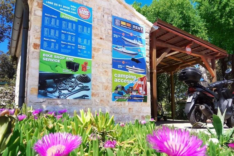 Mobile Home Mediteran Superior By The Pool In Caravan Park Strasko, Novalja Bagian luar foto