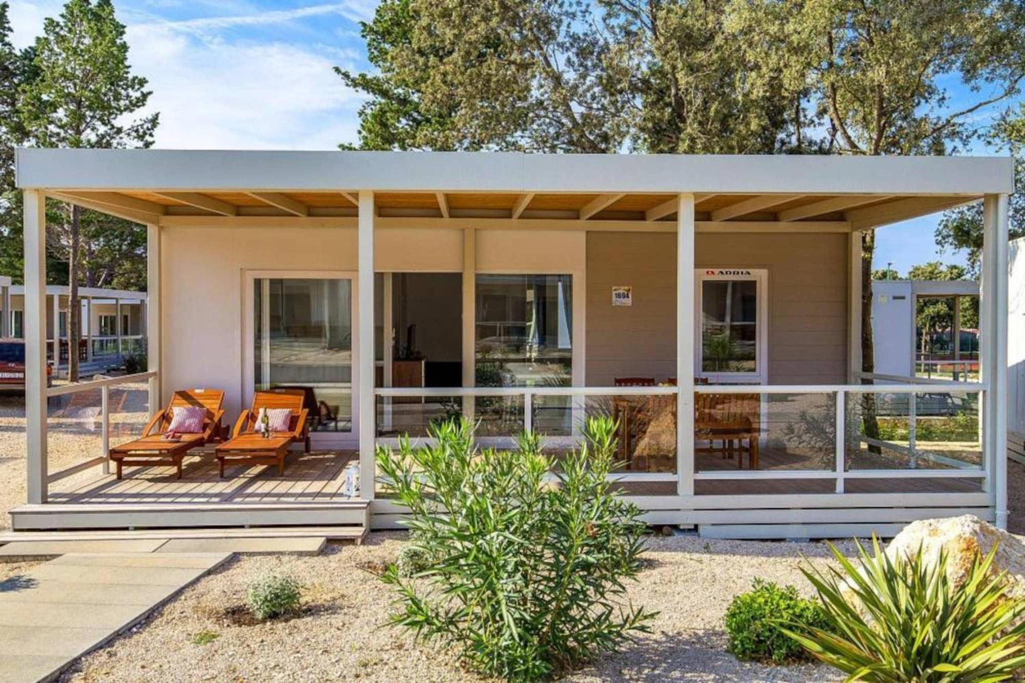 Mobile Home Mediteran Superior By The Pool In Caravan Park Strasko, Novalja Bagian luar foto