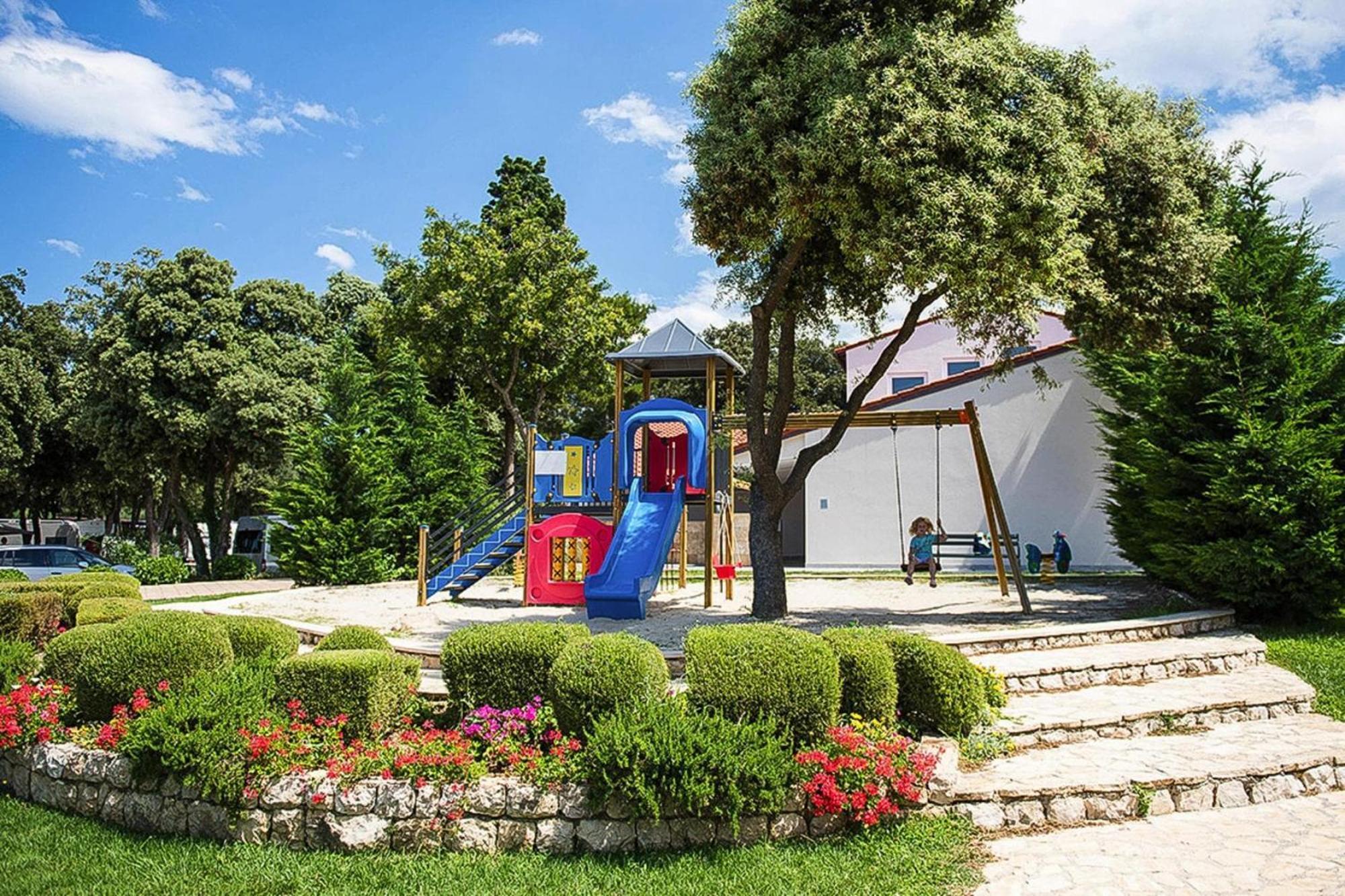 Mobile Home Mediteran Superior By The Pool In Caravan Park Strasko, Novalja Bagian luar foto