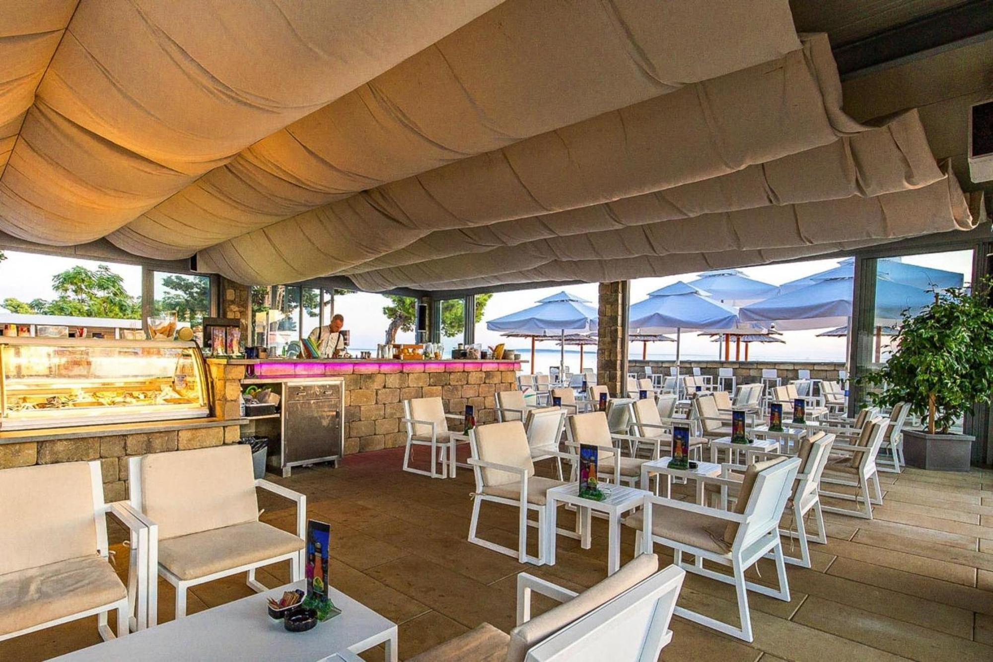 Mobile Home Mediteran Superior By The Pool In Caravan Park Strasko, Novalja Bagian luar foto
